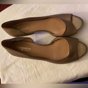 Naturalizer Brown Flats Elegant Leather heels size 9
